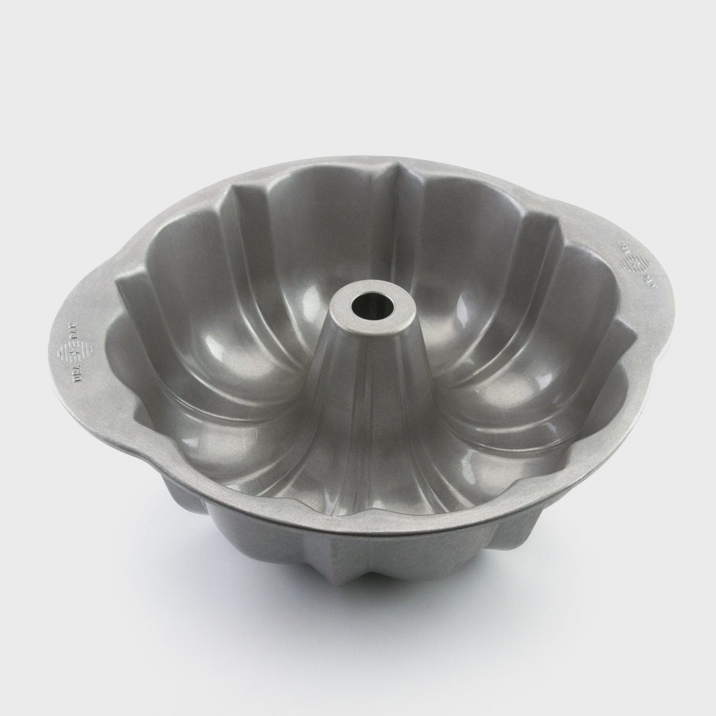 USA Pan Cake Pan Fluted 854776005673 Bakeware CDA Gourmet bakeware Fluted Tube Pan 1