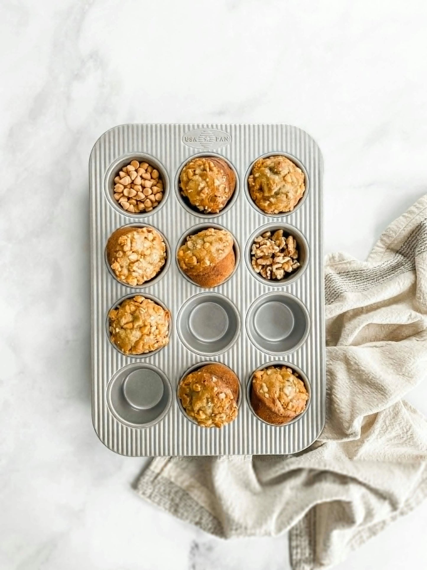 USA Pan Muffin Pan 12 Cup 894892001593 Bakeware CDA Gourmet bakeware muffin 2