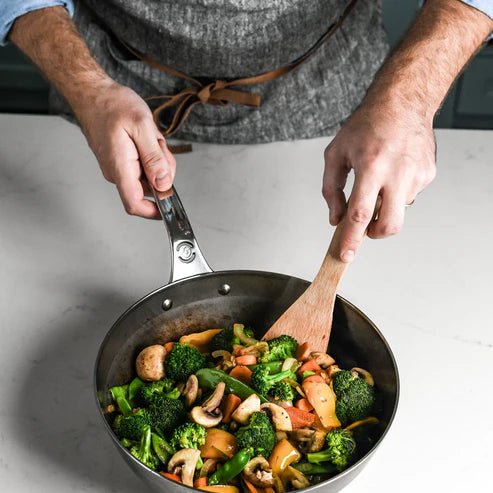 de Buyer Mineral B Pro Carbon Steel Country Fry Pan - 9.5 Inch 3011245684242 Cookware CDA Gourmet Carbon Steel Cast Steel 2