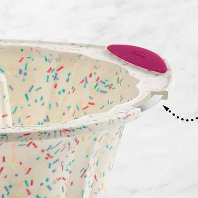 Trudeau Structure Silicone Confetti Fuchsia Fluted Pan 063562661492 Baking Accessories CDA Gourmet bakeware cake 2