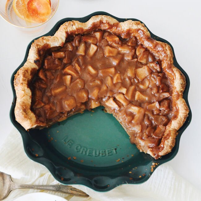 Le Creuset Heritage Pie Dish 9" 843251175123 Bakeware CDA Gourmet bakeware pie 3