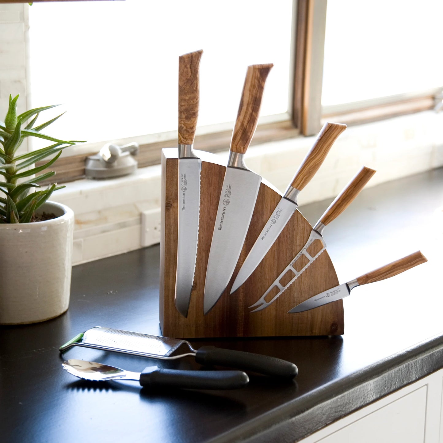 Messermeister Acacia Magnetic Knife Block 098872652106 Cutlery CDA Gourmet Acacia knife block 3