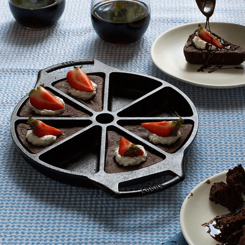Lodge Seasoned Cast Iron Wedge Pan 075536374079 Cookware CDA Gourmet cast iron Cookware 2